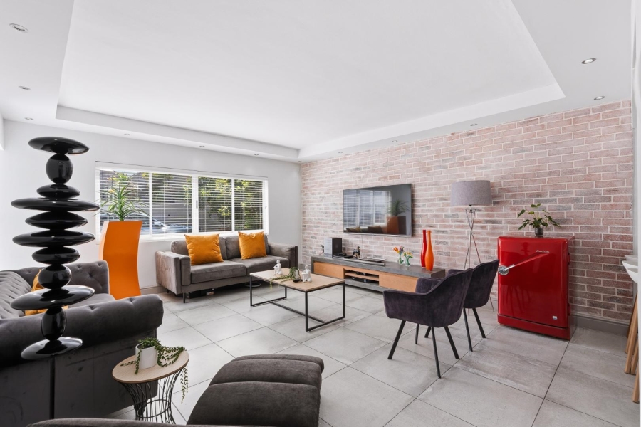 2 Bedroom Property for Sale in Sea Point Western Cape